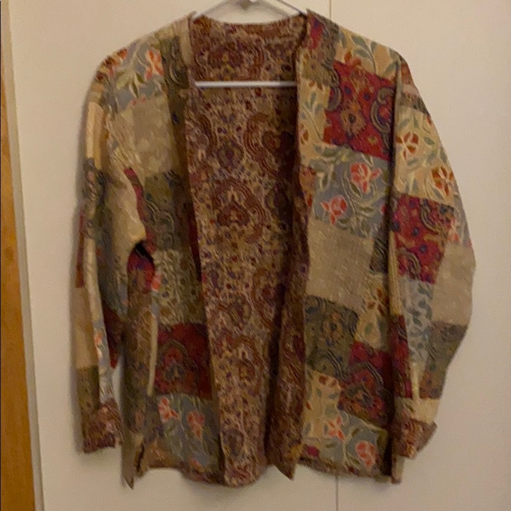 Woman’s quilted appearance jacket.
